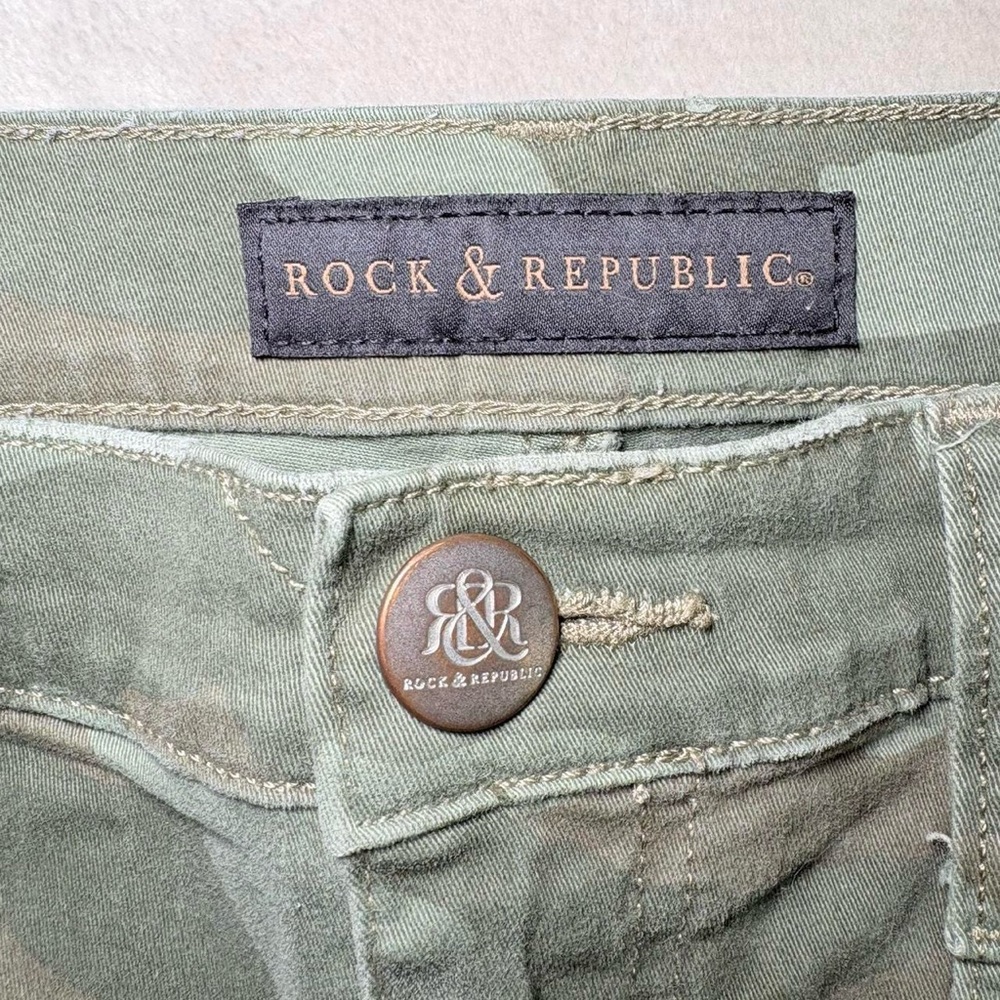 Rock & Republic Camouflage Green Shorts - Picture 6 of 7
